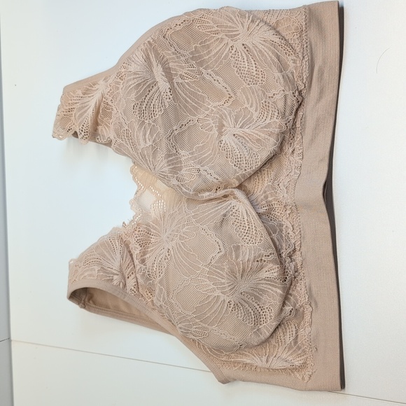 Breezies Seamless Set of (2) Lace Cami Bras with Removeable Pads Size 1X NWOT - Picture 6 of 8